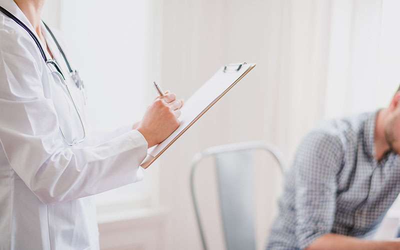Tout comprendre sur les acouphènes : causes, symptômes et solutions